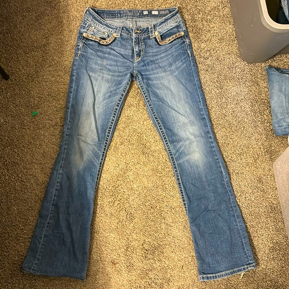 Miss me jeans a little distress on the bottom of the jeans - Picture 1 of 2